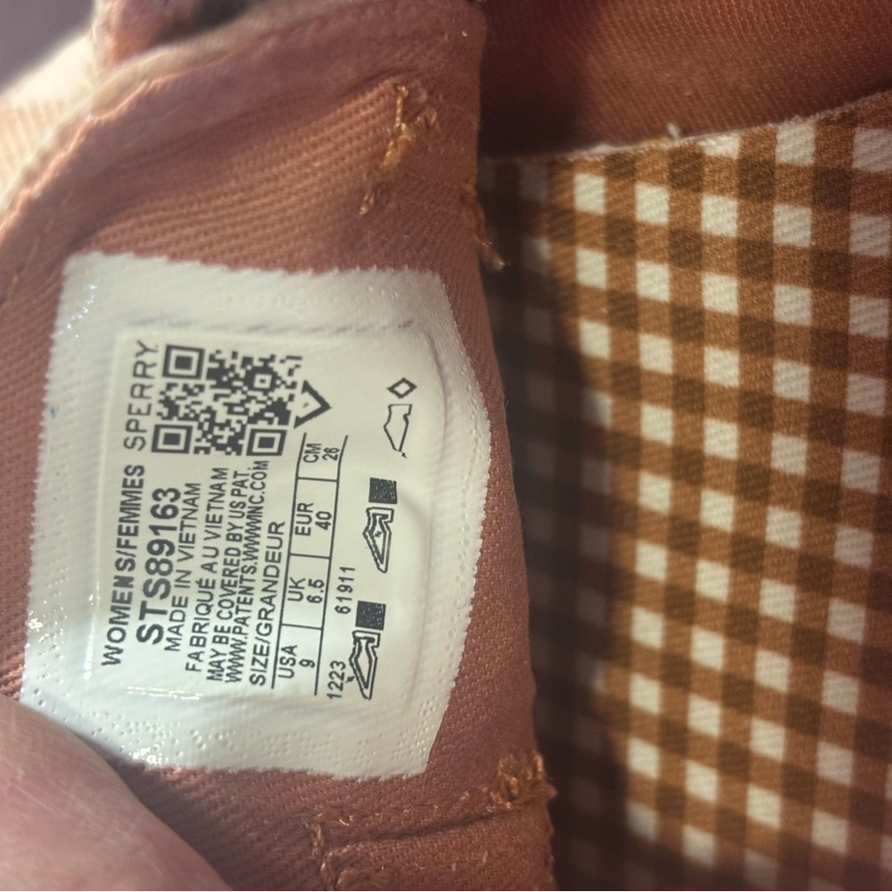 Sperry Women's Pink Checkered Sneakers - Picture 5 of 6